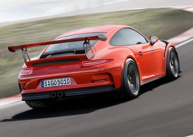 Porsche 911 GT3 RS arka üç çeyrek pist görünümü