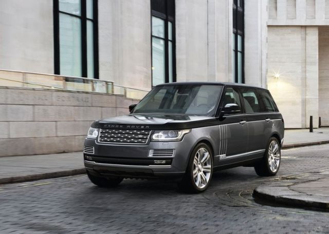 Range Rover SVAutobiography arka görünüm ve özel rozet