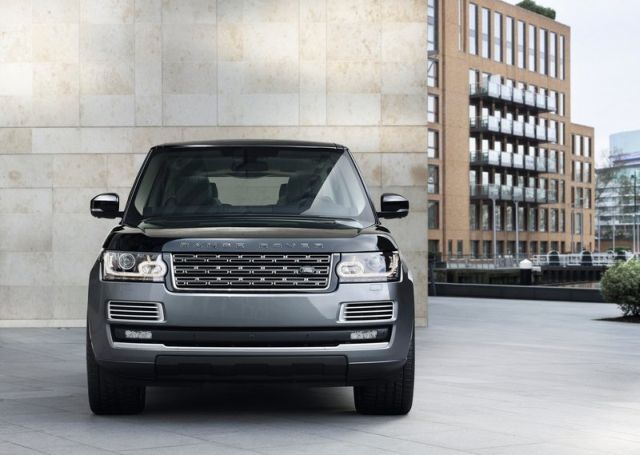 2016 Range Rover SVAutobiography ön üç çeyrek görünümü