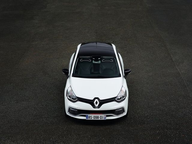 Renault Clio RS 220 Trophy EDC dış tasarım görünümü