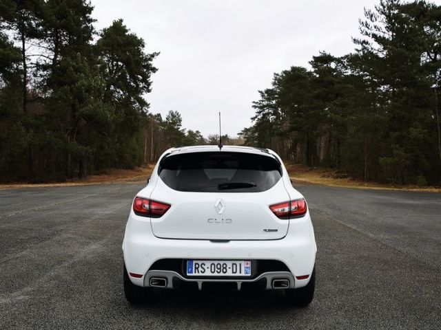 Clio RS 220 Trophy EDC gövde detayları
