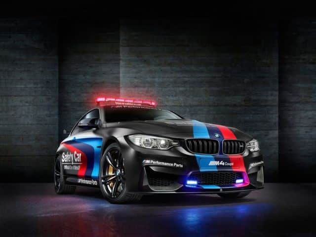 BMW M4 MotoGP güvenlik aracı ön cephe ve M renkleri