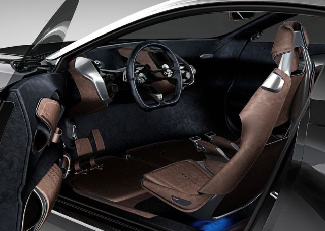 Aston Martin DBX Concept yan gövde görünümü