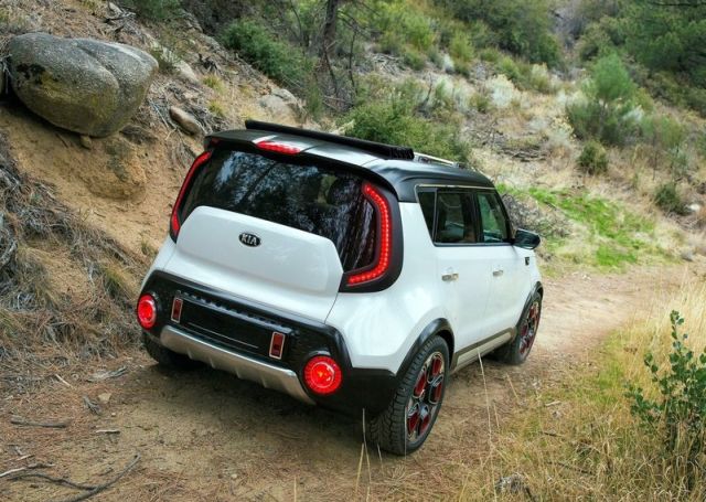 Kia Trailster arka ve yan görünüm
