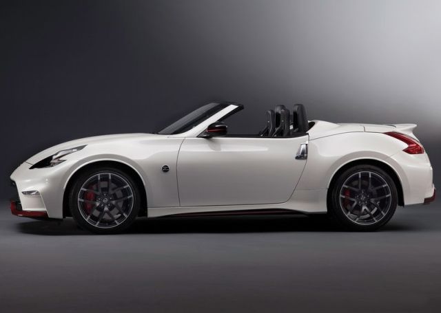 Nissan 370Z NISMO Roadster konsept kabin görünümü
