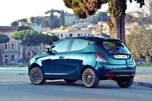Lancia Ypsilon 30th Anniversary dönem otomobil görseli