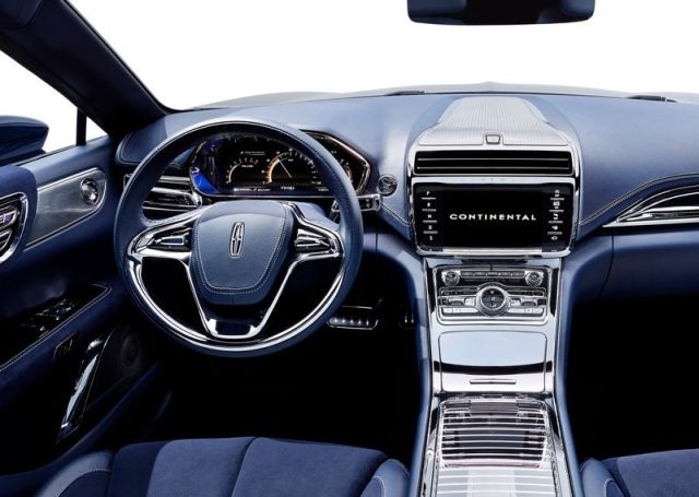 Lincoln Continental konsepti yan profil görünümü