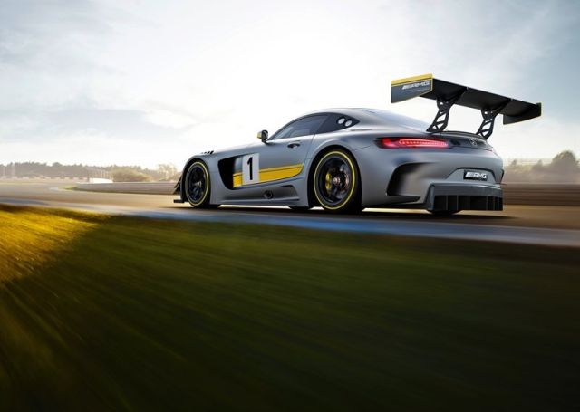 Mercedes-AMG GT3 yarış otomobili görseli