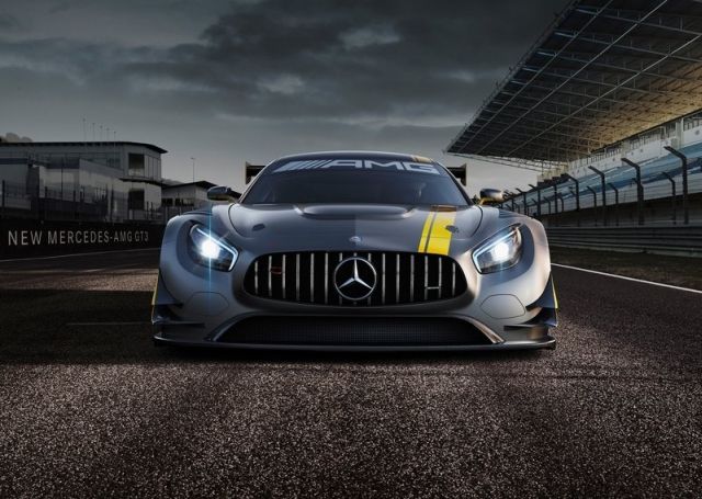 AMG GT3 karbon gövde parçaları görünümü