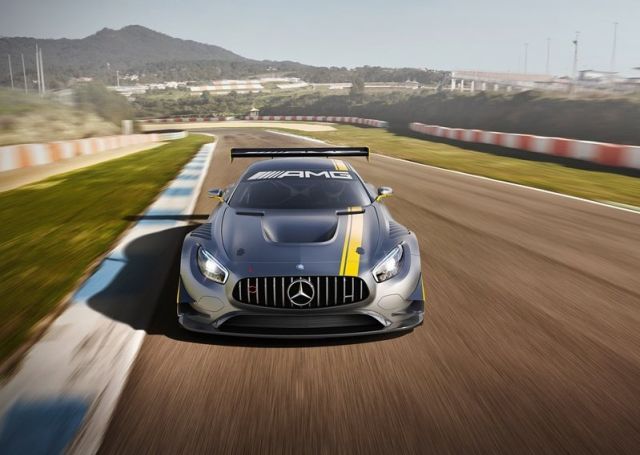 AMG GT3 yarış gövdesi yan görünüm