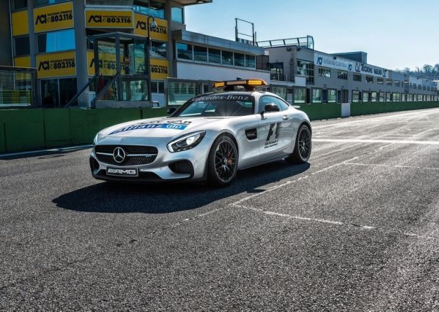 Mercedes-AMG GT S Formula 1 Safety Car arka üç çeyrek görünüm