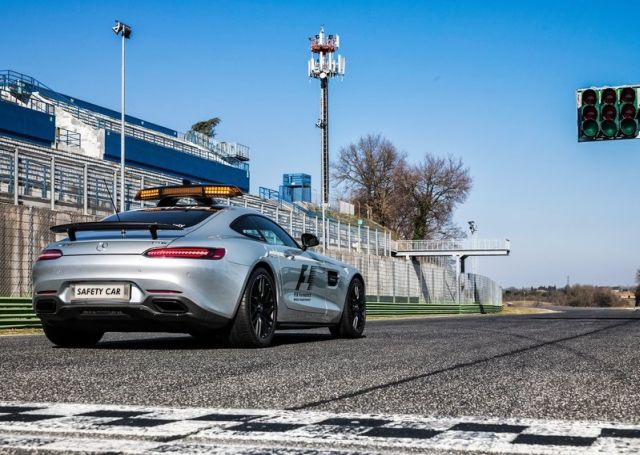 Mercedes-AMG GT S Safety Car yan görünüm