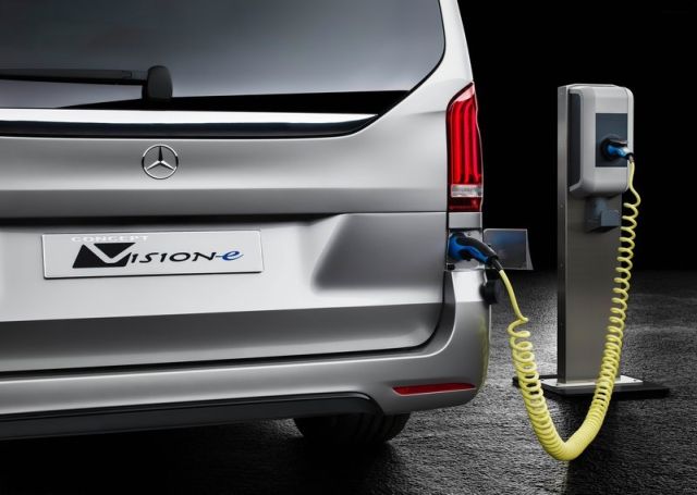 Mercedes-Benz Concept V-ision e şarj bağlantısı ve arka bölüm
