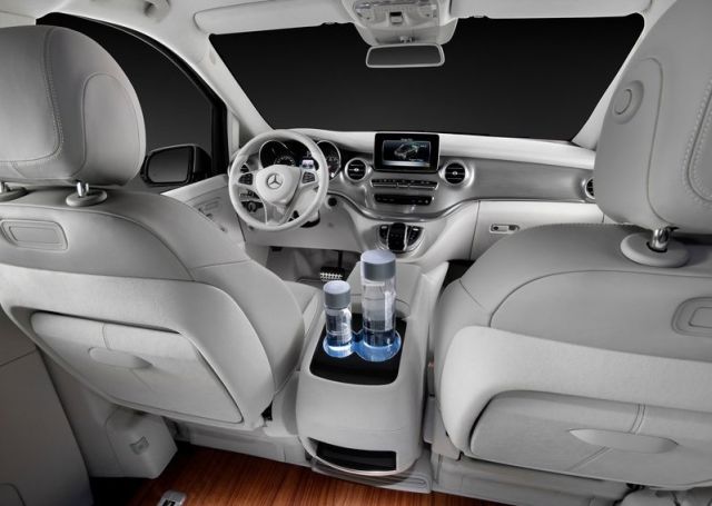 Mercedes-Benz Concept V-ision e ön kabin ve orta konsol