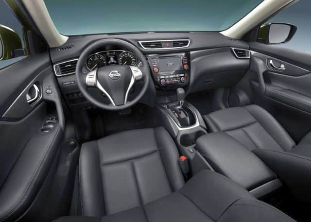 Nissan X-Trail siyah deri iç mekân