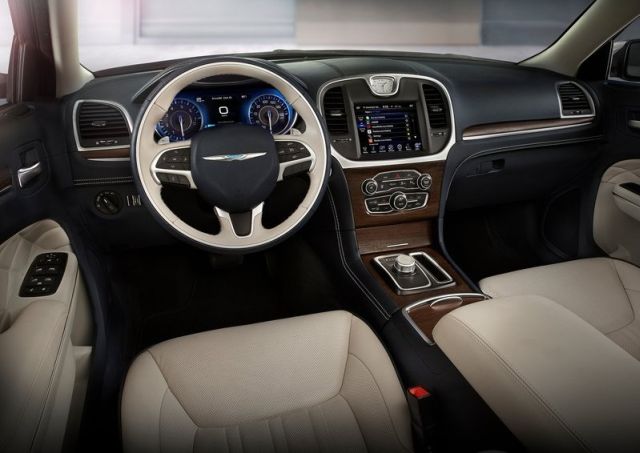 Chrysler 300C iç mekan ve döner vites seçici