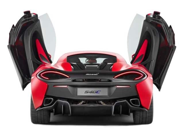McLaren 540C Coupe arka görünüm ve çift egzoz