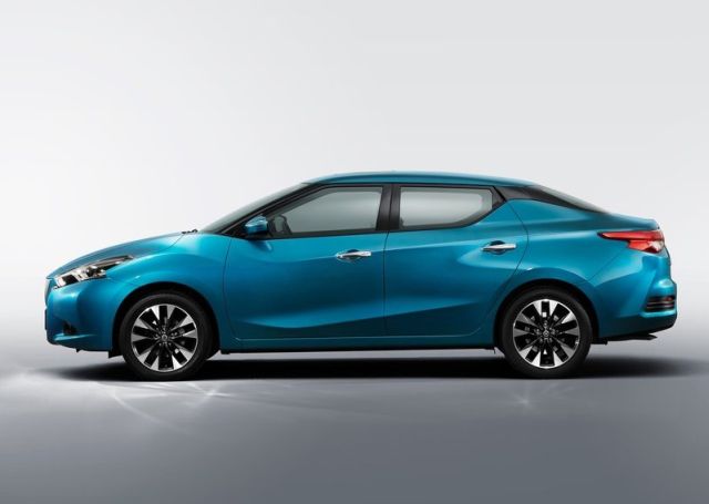 Nissan Lannia sedan arşiv fotoğrafı