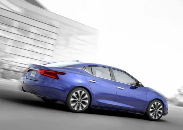 Nissan Maxima arka üç çeyrek görünüm