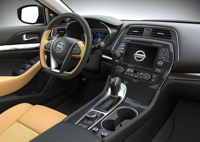 Nissan Maxima gösterge paneli