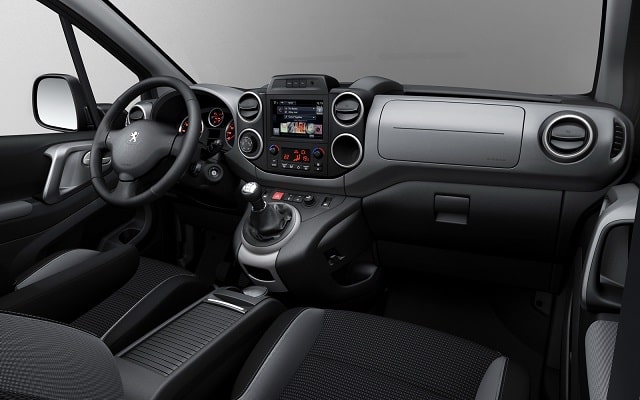 Peugeot Partner Van yan görünüm arşiv görseli