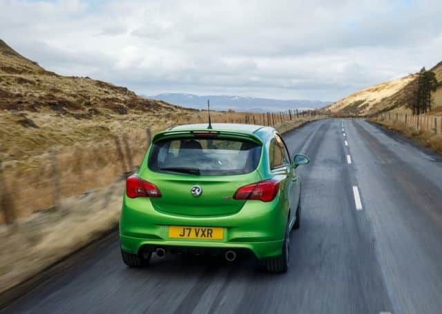 Vauxhall Corsa VXR arkadan yol görünümü