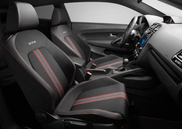 Volkswagen Scirocco GTS ön spor koltuklar kırmızı şerit ve GTS işlemeleri