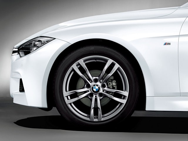 BMW 3 Series M Sport Style Edge jant ve gövde ayrıntısı