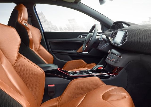 308 R Hybrid konsept otomobilin deri koltuklu iç mekânı