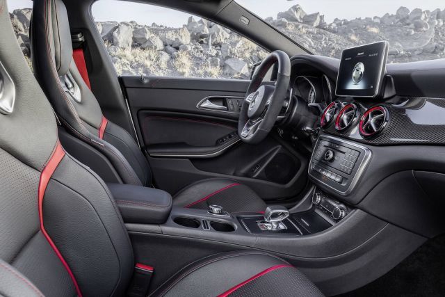 CLA 45 AMG Shooting Brake yan ve arka tasarım görünümü