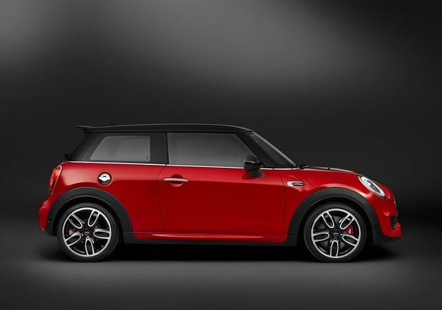 MINI John Cooper Works ön üç çeyrek görünümü