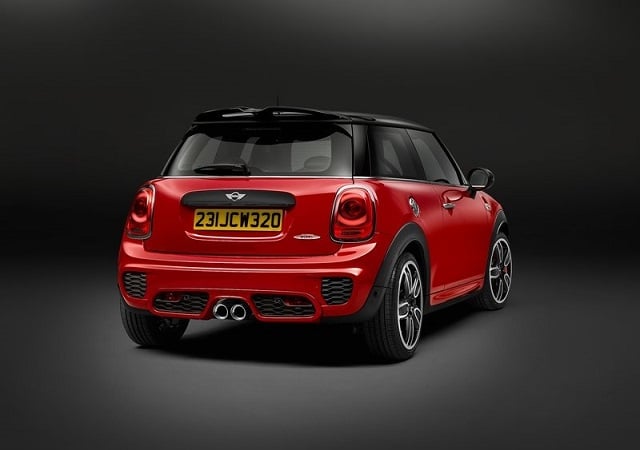 MINI JCW arka üç çeyrek görünümü