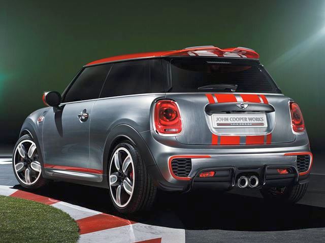MINI JCW arkadan görünüm