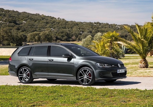 Volkswagen Golf GTD Variant ön üç çeyrek görünümü