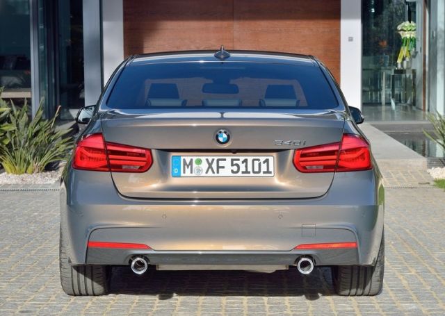 BMW 340i F30 LCI arkadan görünüm