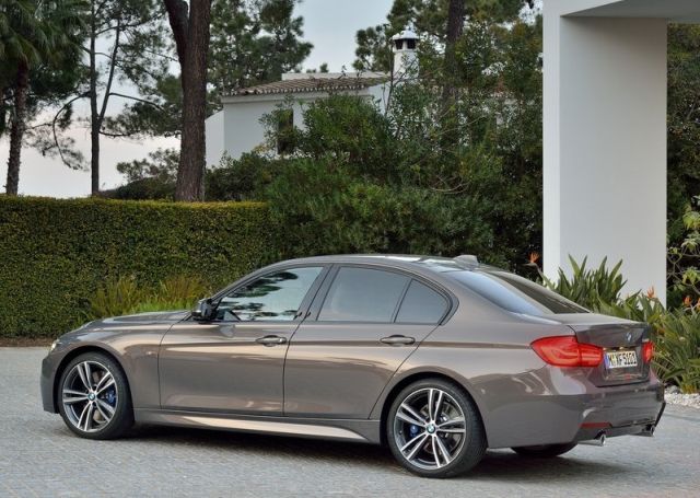 BMW 3 Series F30 LCI gri sedan arka yan görünüm