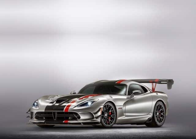 Dodge Viper ACR yan profil ve arka kanat