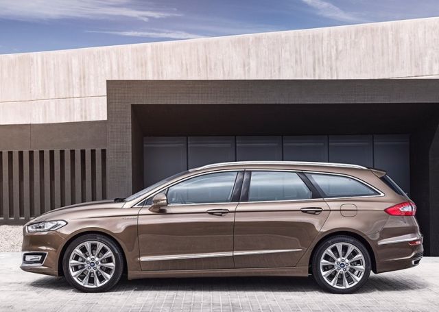 Ford Mondeo Vignale dış görünüm arşiv kaydı