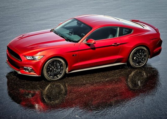 2016 Ford Mustang önden üç çeyrek görünüm