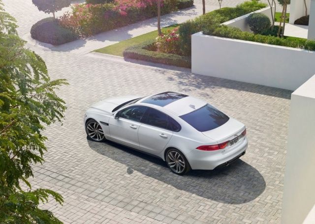 Jaguar XF yan gövde görünümü