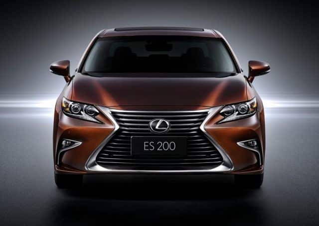 Lexus ES 200 ön görünüm