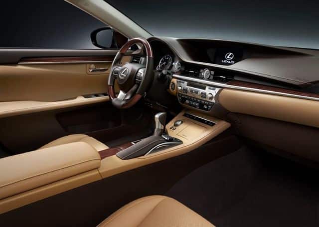 Lexus ES 200 orta konsol ve ön kabin