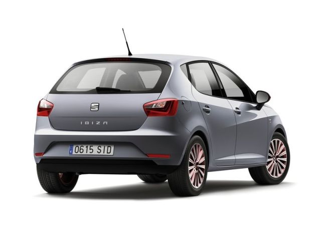 SEAT Ibiza kokpit ve orta konsol görünümü