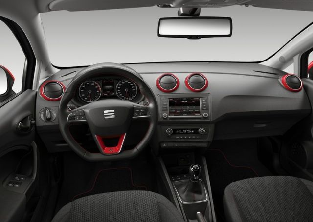 SEAT Ibiza multimedya ekranı ve kumandaları