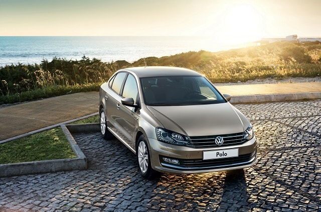 Polo sedan önden yüksek açı arşiv fotoğrafı