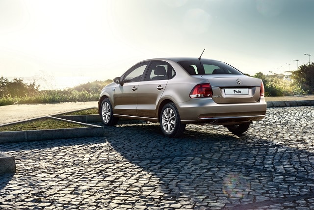 Makyajlı Volkswagen Polo sedan arka üç çeyrek görünüm