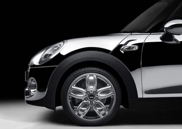 MINI Chrome Line Deluxe parlak krom gövde detayları