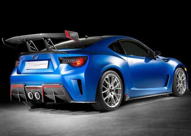 STI Performance Concept büyük arka kanat ve difüzör