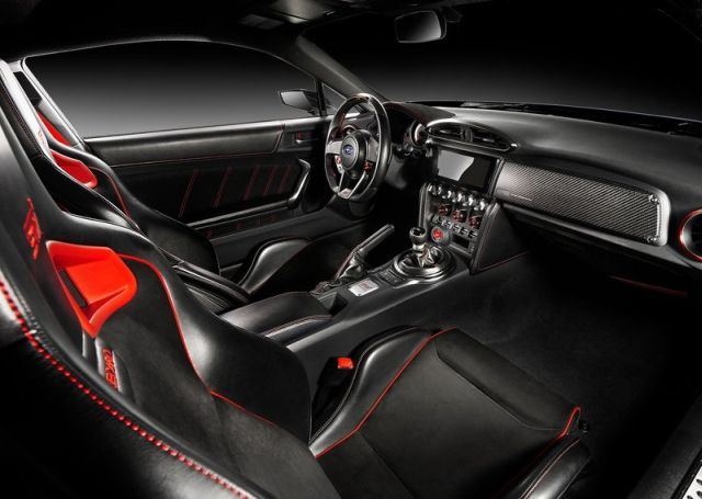 STI Performance Concept iç mekân ve spor koltuklar