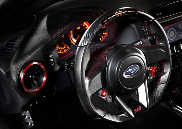 STI Performance Concept direksiyon ve gösterge paneli